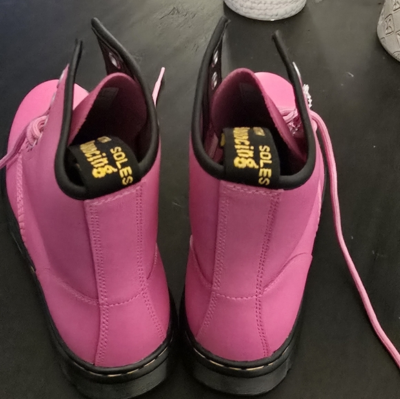 Dr martens pink size 7 5 - Picture 2 of 8